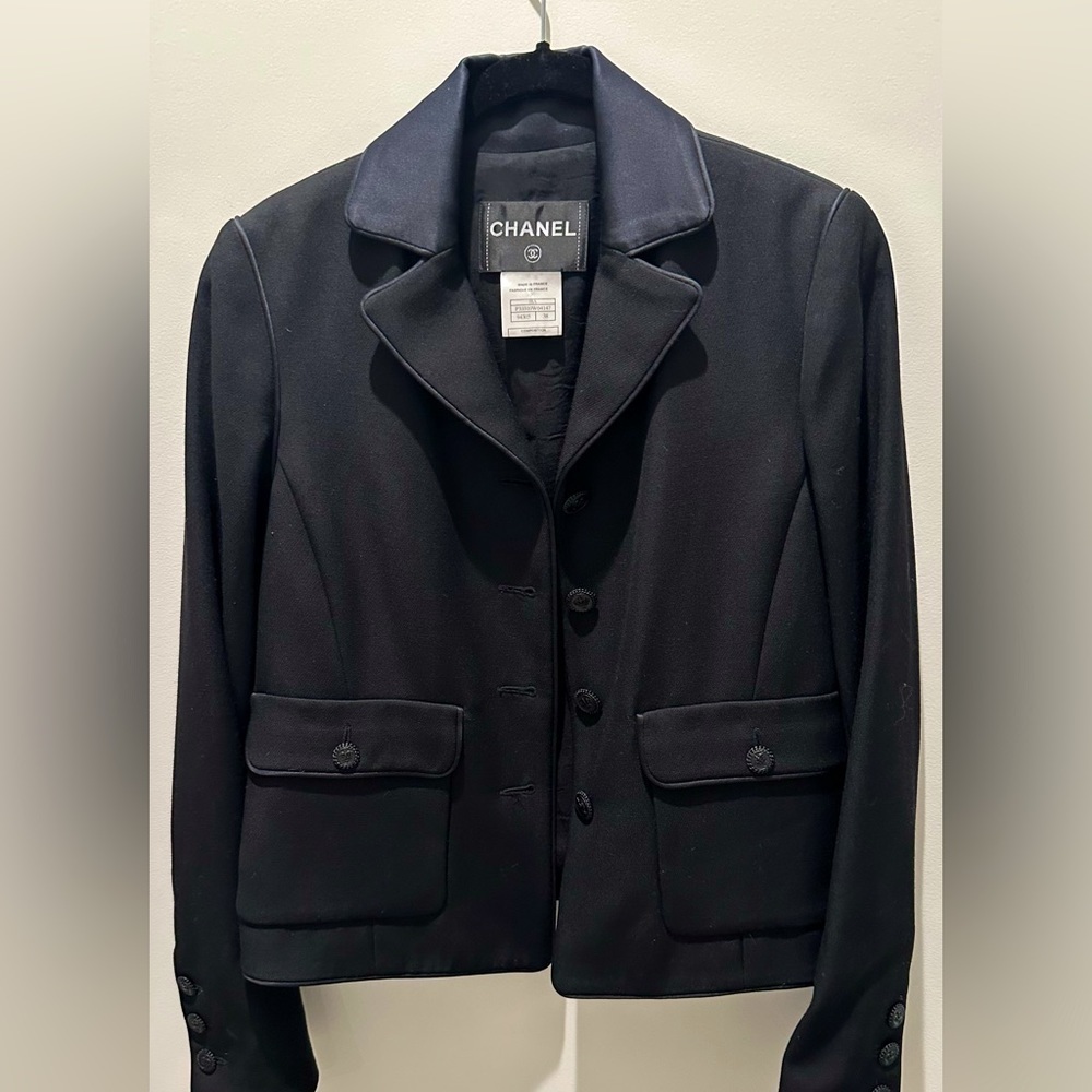 Black Chanel tuxedo blazer size 38